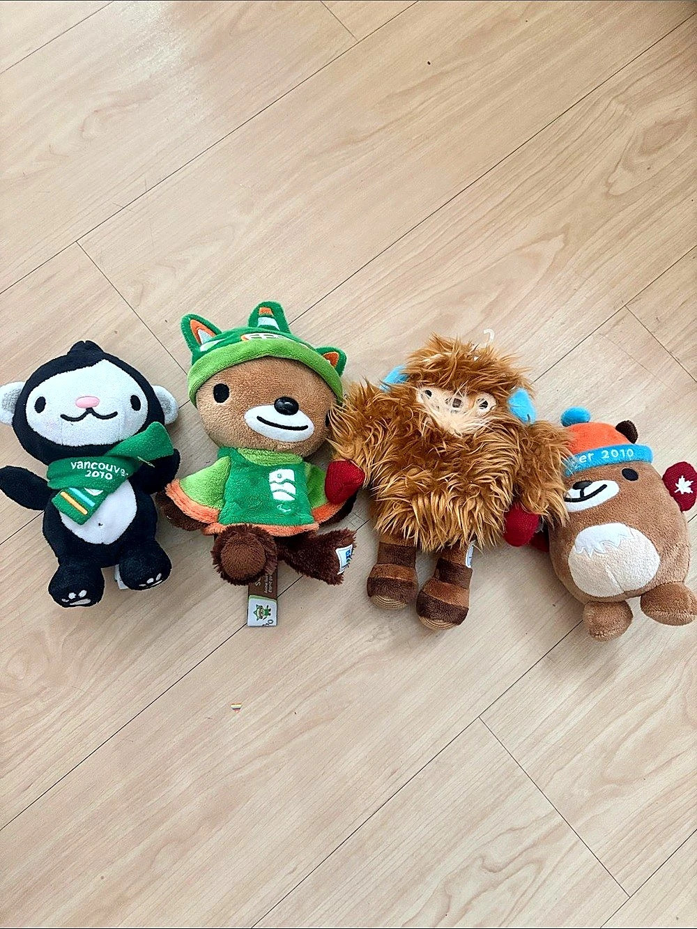 Vancouver 2010 Olympic Mascot Plush Set Mukmuk Quatchi Sumi Miga of 4